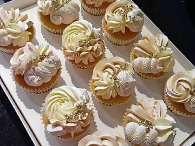 cub-cakes-cakesickles (8)-kireth-ai